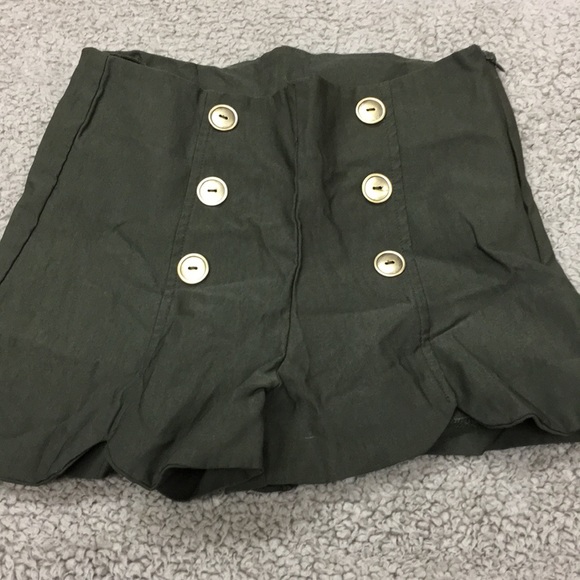 Charlotte Russe Pants - 🌹Charlotte Russe Stretch Shorts Size L🌹